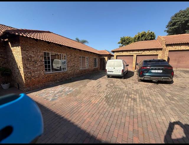 4 BEDROOM HOUSE FOR SALE IN CLAREMONT
